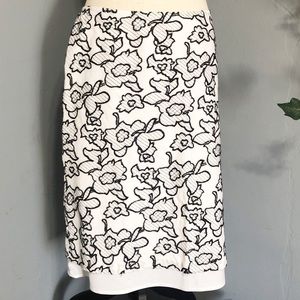 JONES WEAR Cotton Black & White Straight Skirt